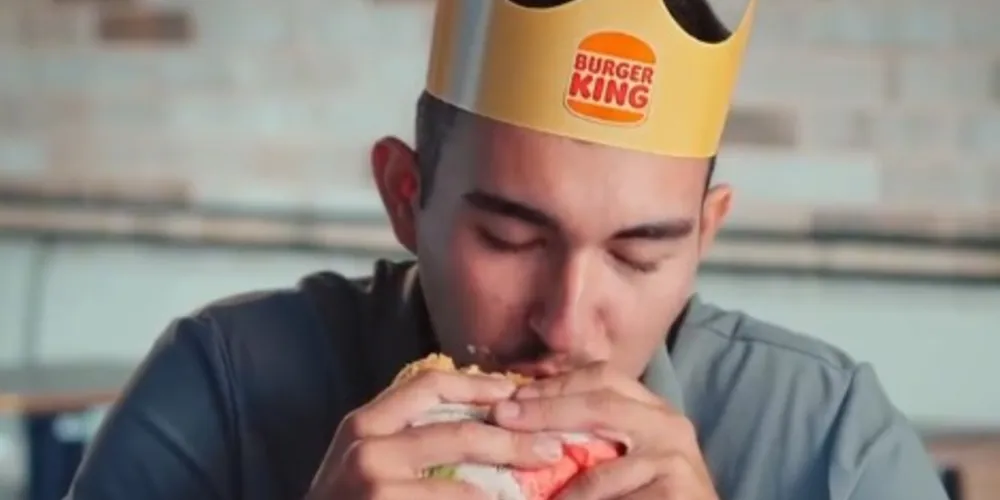 A ação utiliza o episódio real como referência para divulgar a promoção da franquia.