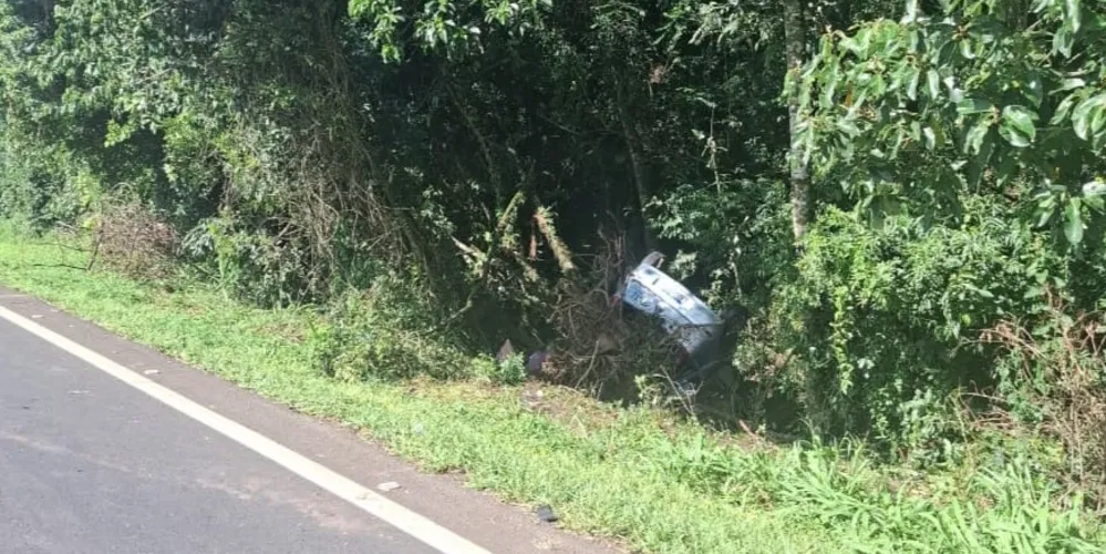 O acidente resultou em danos materiais no veículo