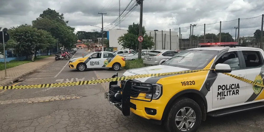 A Polícia Militar e a Polícia Civil do Paraná estão no local; o BOPE segue em viagem a Ponta Grossa