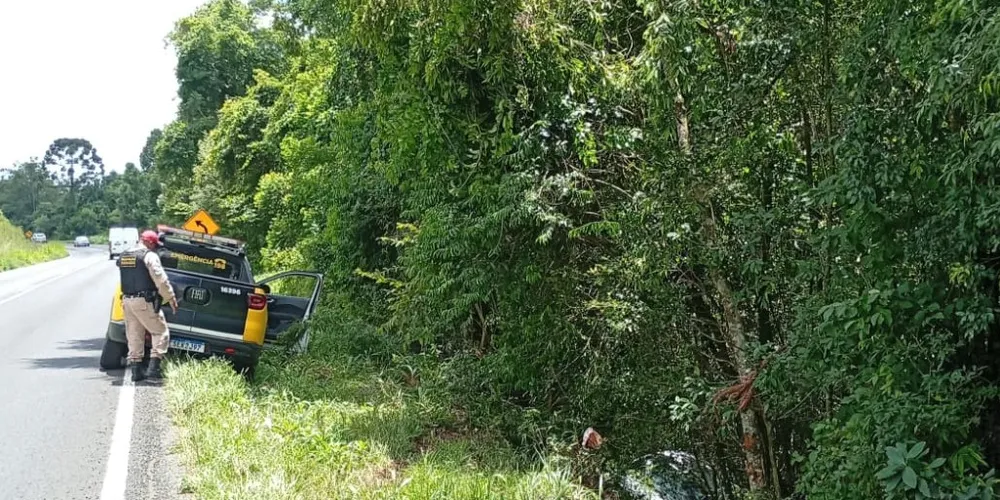 O acidente resultou apenas em danos materiais no veículo