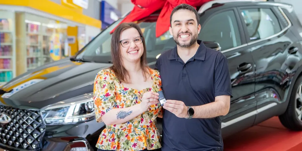 Alcedir Jr. e sua esposa Jéssica começaram o ano de 2026 com carro novo