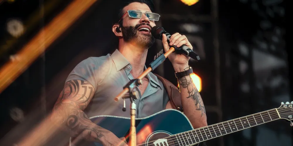 Teve até cover de Guns N’ Roses, com “Sweet Child O’ Mine”, e Dire Straits, com “So Far Away”