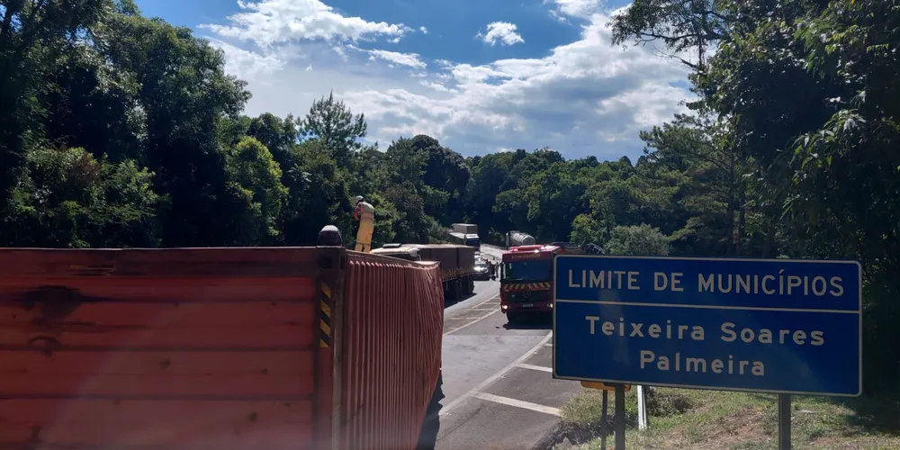 Apesar dos prejuízos materiais, os três condutores envolvidos não sofreram ferimentos