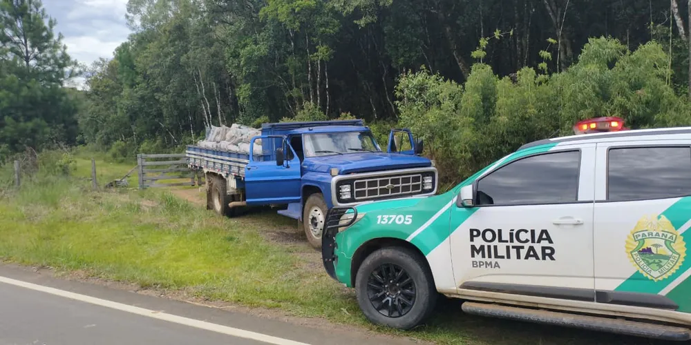 Caminhão e carga foram apreendidos pelas forças policiais