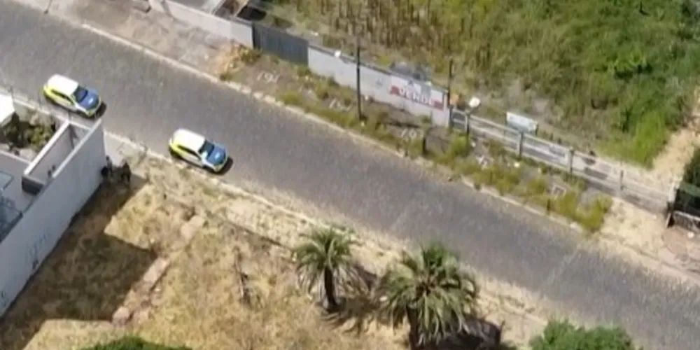 A legislação municipal estabelece que a responsabilidade pela limpeza e manutenção dos terrenos é dos proprietários