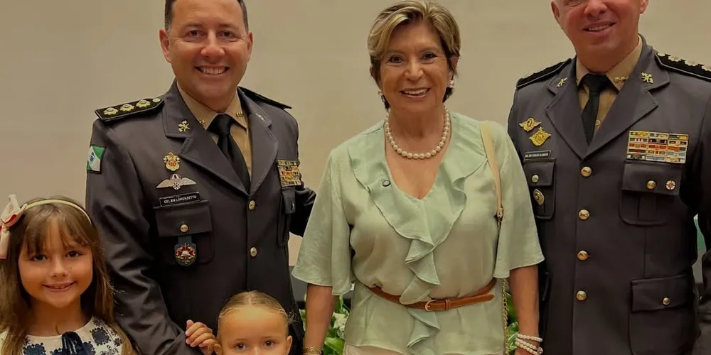 Nas redes sociais, Elizabeth afirma que participar do evento foi uma experiência de honra