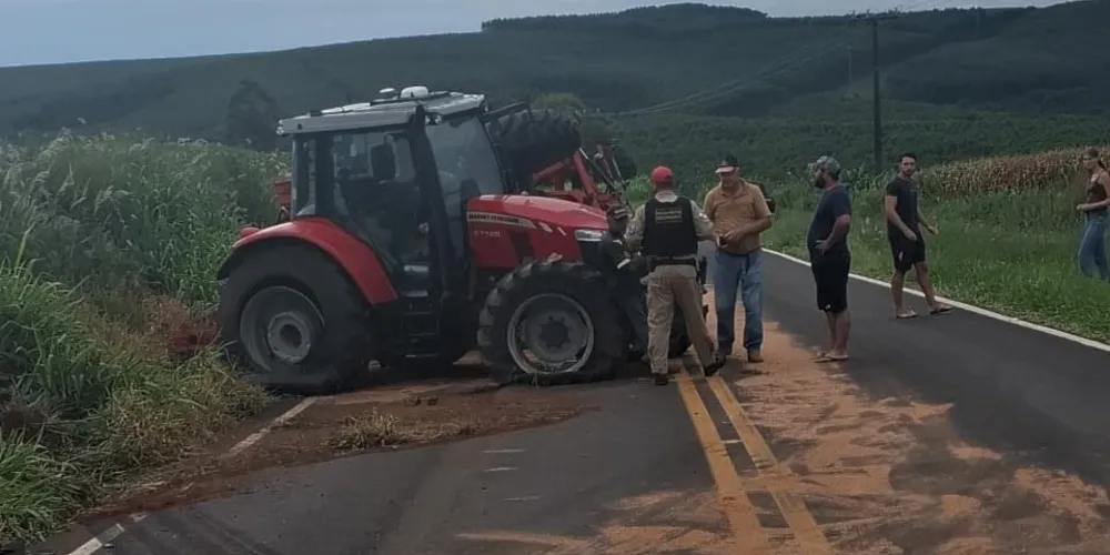 O maquinário agrícola, que teve danos materiais, foi liberado no local