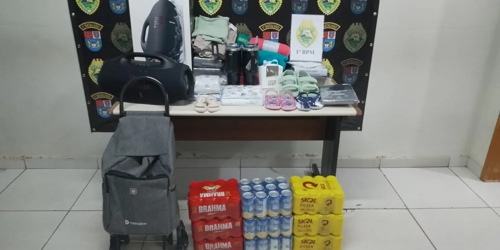 Os três foram encaminhados à delegacia com os objetos recuperados.