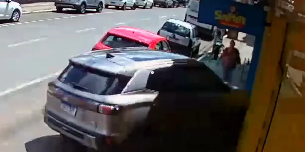 Até o momento, não foram divulgadas informações oficiais sobre o estado de saúde da vítima