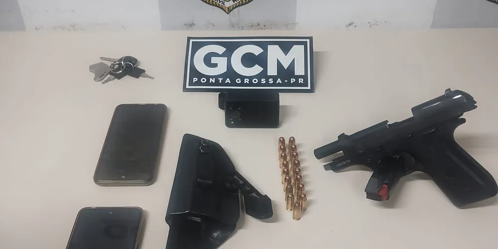 Durante a abordagem, foi encontrada uma pistola Taurus .380