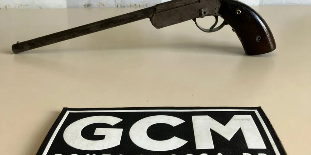 O suposto proprietário da arma, o cunhado do detido, não foi localizado