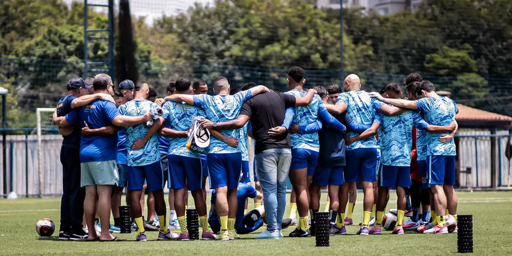 Elenco do Rodo Fut7 celebra a confirmação na Taça Brasil 2026