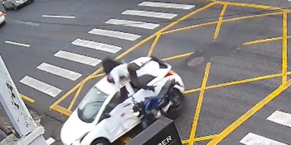 A colisão aconteceu no no cruzamento da Rua Balduíno Taques com a Rua Quinze de Novembro, no Centro