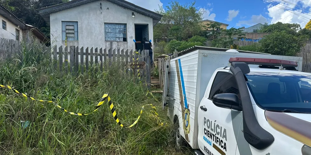 Equipes do Instituto Médico-Legal estiveram no local