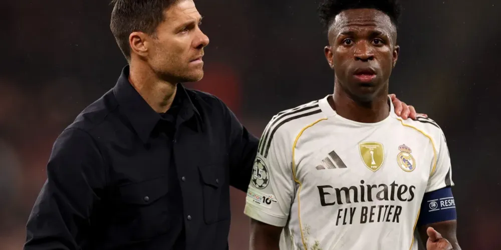 Xabi Alonso e Vini Jr. foram vice-campeões da Supercopa da Espanha nesse último domingo (12)