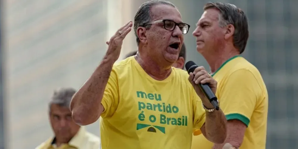 Caminhada conta com presença de aliados de Jair Bolsonaro