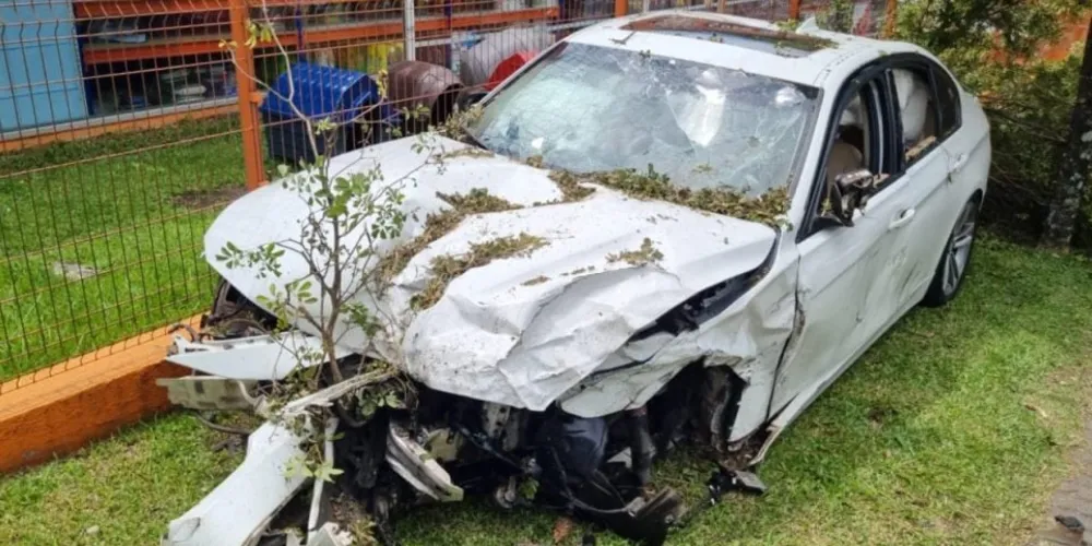 Testemunhas relatam que uma Amarok estava junto da BMW, ambas em alta velocidade
