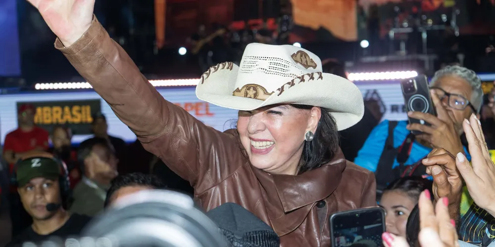 O evento reuniu, no mesmo palco, Roberta Miranda e Raça Negra, em apresentações cheias de emoção, romantismo e clássicos que marcaram gerações