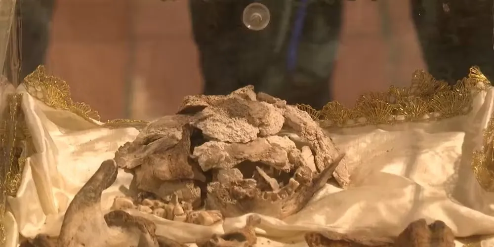 Restos mortais de São Francisco são expostos ao público pela primeira vez em Assis, na Itália