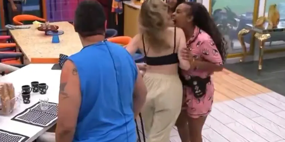 Sol Vega gritou e empurro Ana Paula