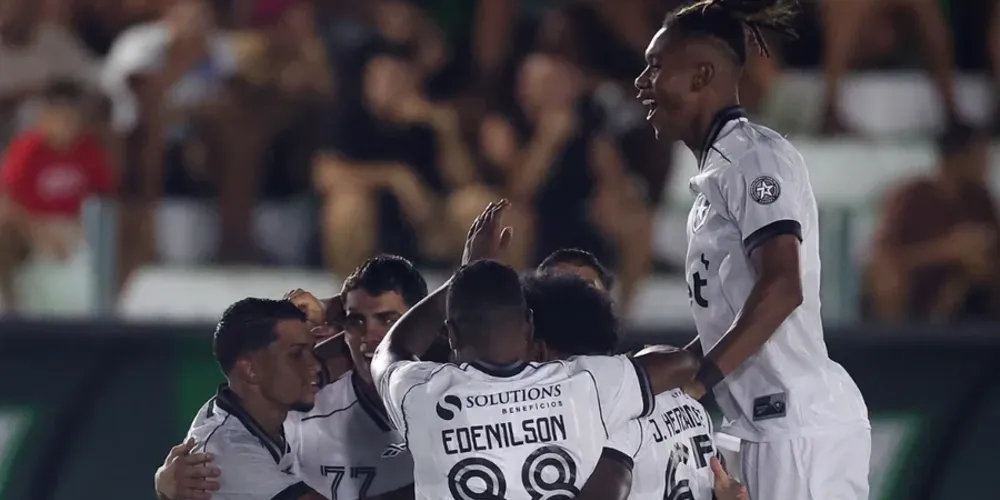 O Botafogo volta a entrar em campo na próxima quarta-feira (25) para enfrentar o Vitória