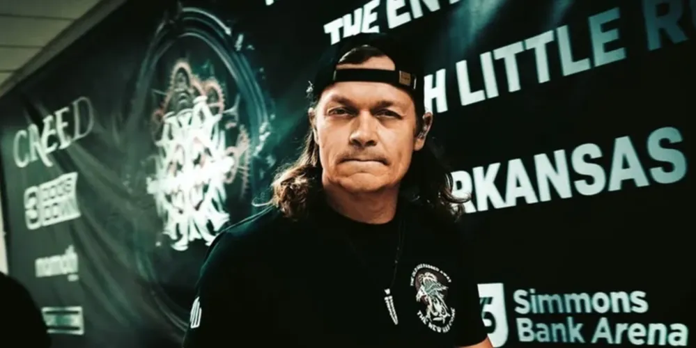 Segundo comunicado, Arnold morreu “de forma tranquila” enquanto dormia