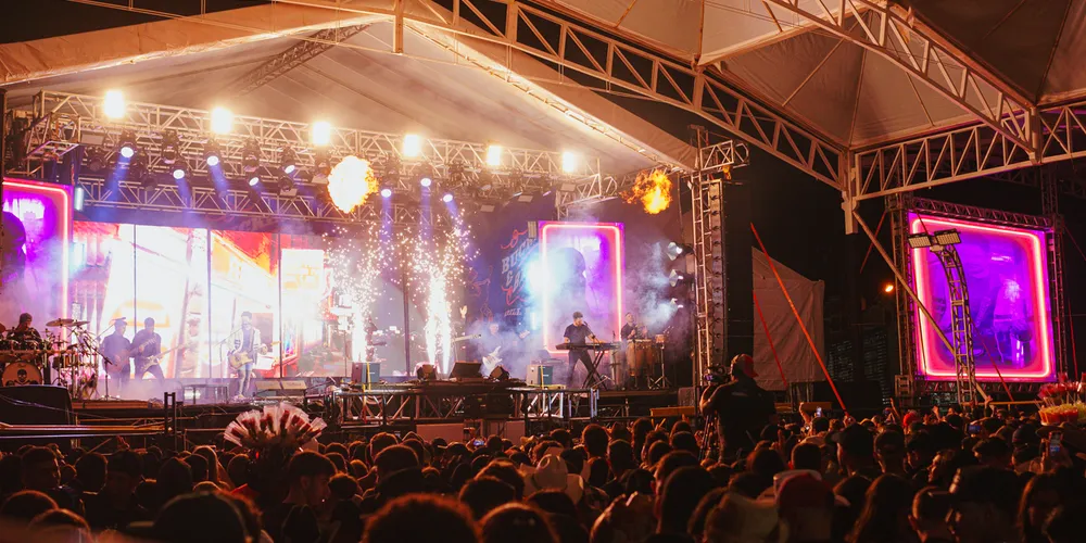 Ao todo, são 84 camarotes com 10 lugares cada, dos dois lados da arena, e outros 144 ingressos individuais