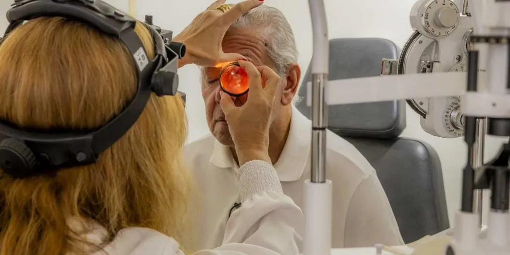 Atendimento oftalmológico na UEPG