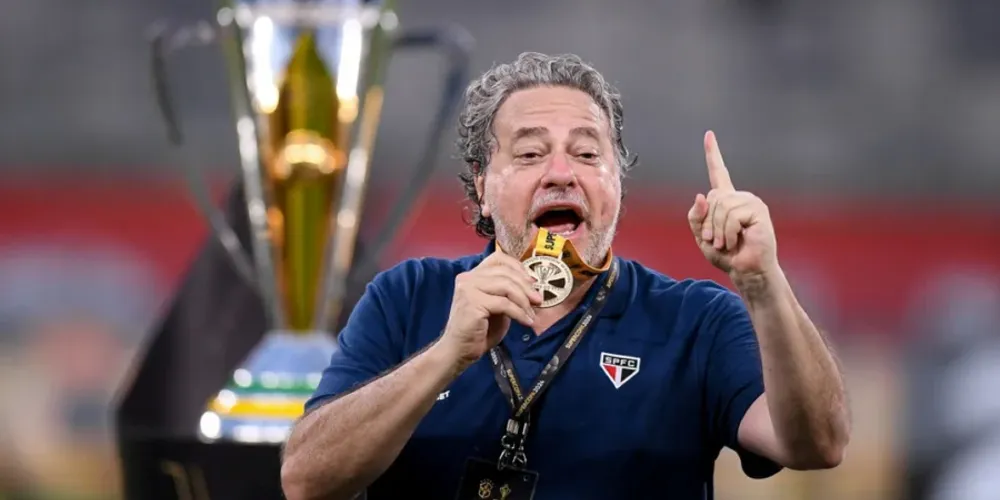 Casares é acusado por esquema ilegal de desvio de dinheiro do time paulista