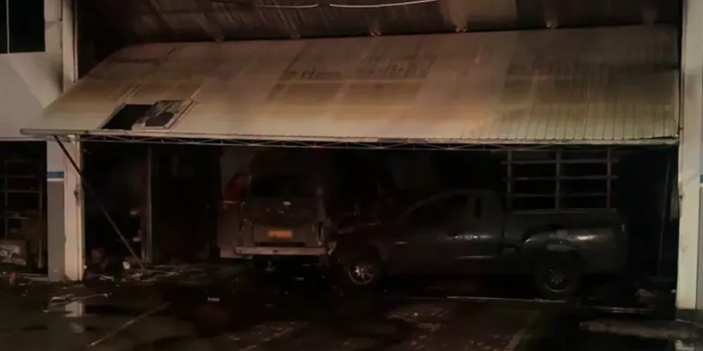 A principal suspeita é de que o incêndio tenha sido provocado por um curto-circuito em um dos veículos