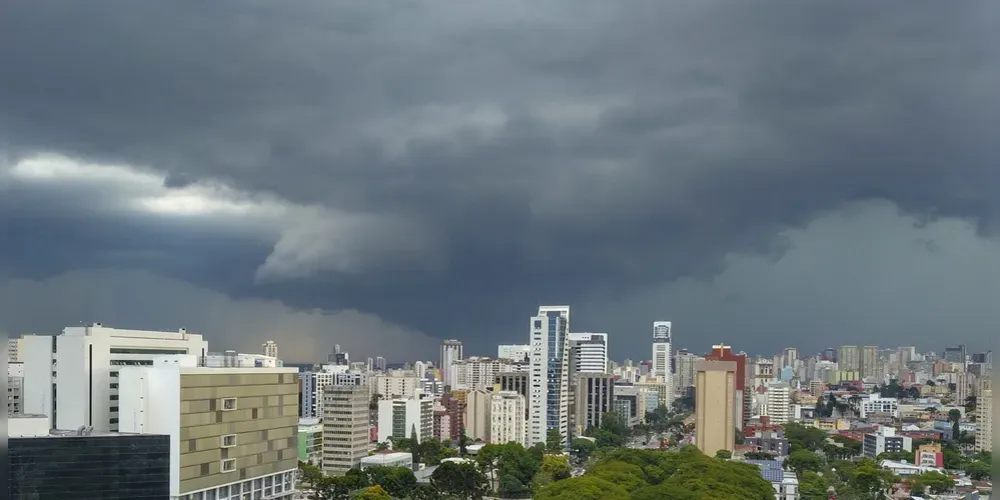 Há risco de corte de energia elétrica, estragos em plantações, queda de árvores e de alagamentos