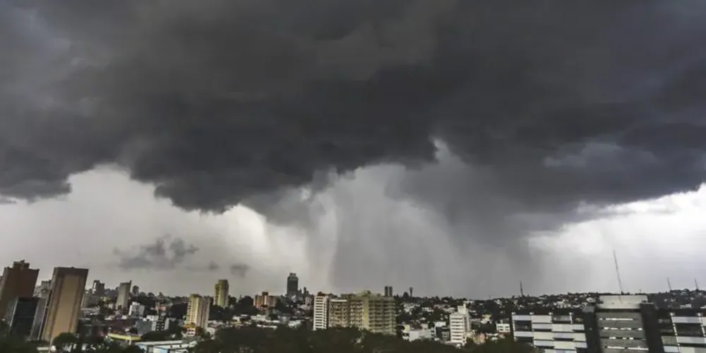 De acordo com o Simepar, há possibilidade de tempestades em todas as regiões do Paraná a partir de sexta-feira (13)