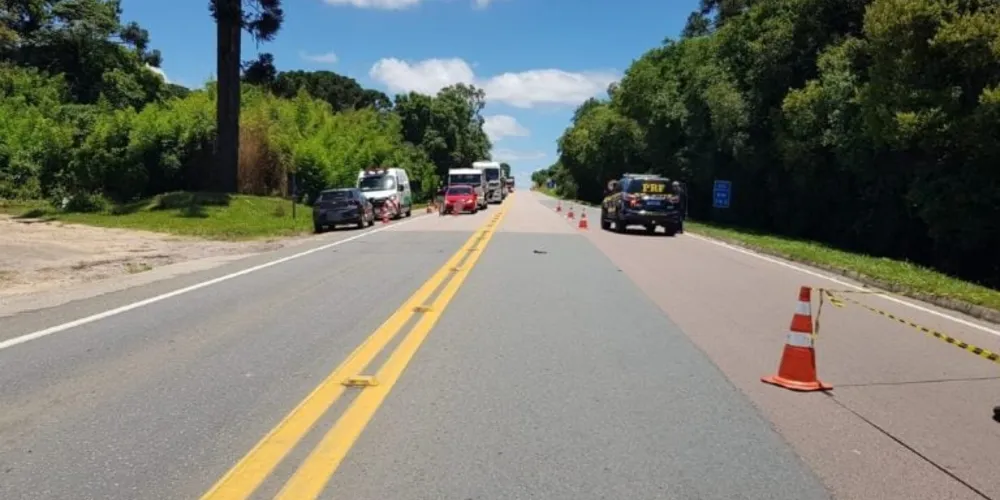 Ciclista teria cruzado a rodovia para acessar às margens da estrada
