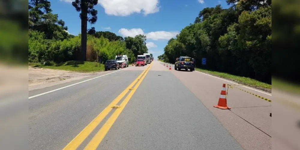Ciclista teria cruzado a rodovia para acessar às margens da estrada