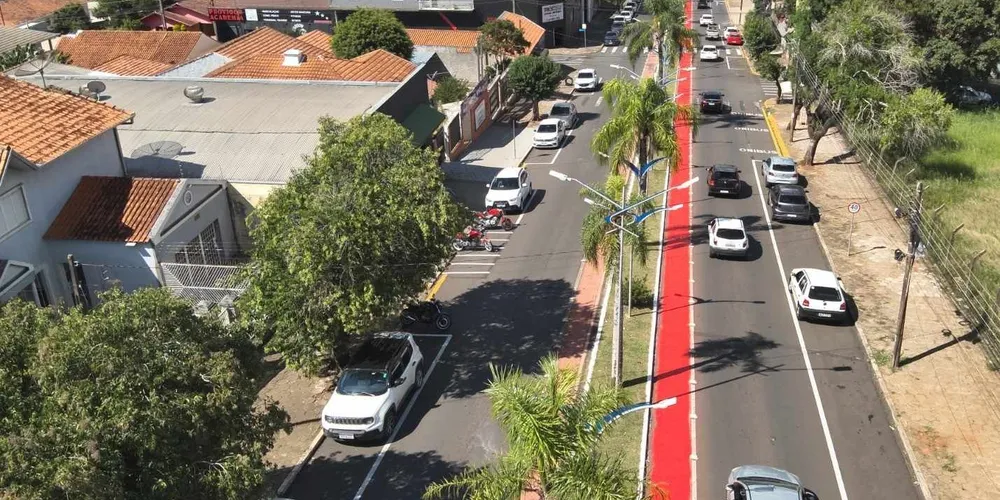 Imagens aéreas registradas por drone da SEMOP mostram a diferença entre as ciclofaixas já revitalizadas