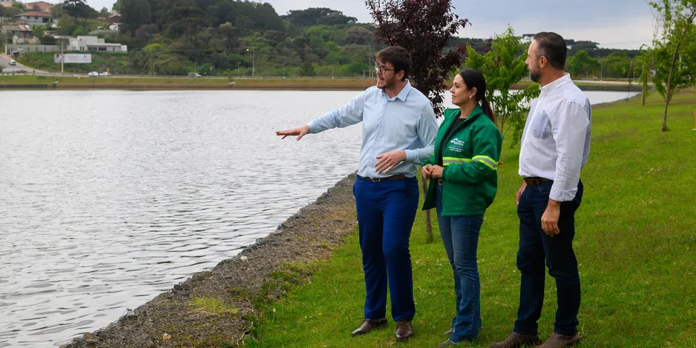 Da esquerda para a direita, o secretário Luiz Henrique Honesko (Infraestrutura), a secretária Carla Kristki (Meio Ambiente) e o presidente Rafael Mansani (Instituto de Pesquisa e Planejamento Urbano)