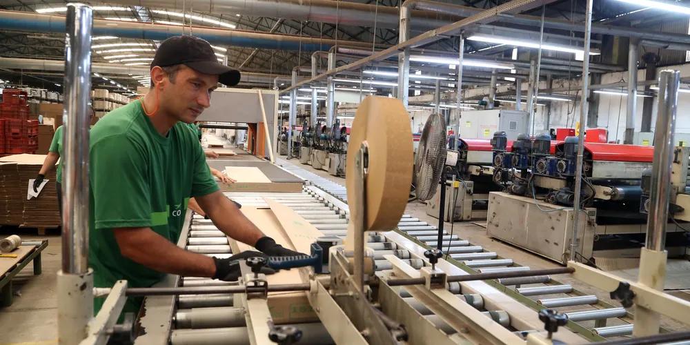 Entre as ocupações com maior número de vagas estão Alimentador de Linha de Produção