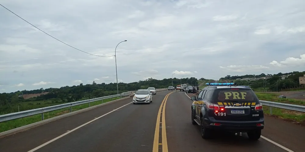 As cinco pessoas que ficaram feridas por causa da colisão frontal foram atendidas pelo Corpo de Bombeiros