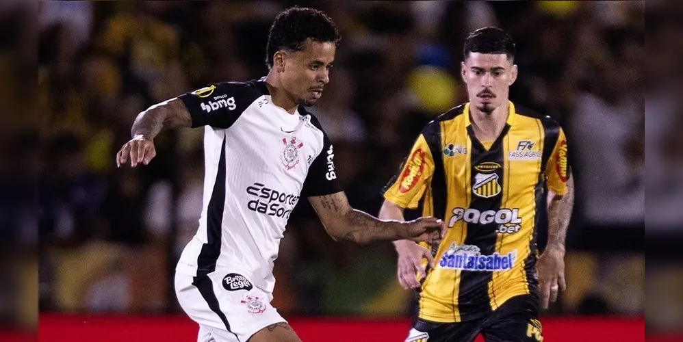 Lance do jogo entre Novorizontino e Corinthians pela semifinal do Paulistão