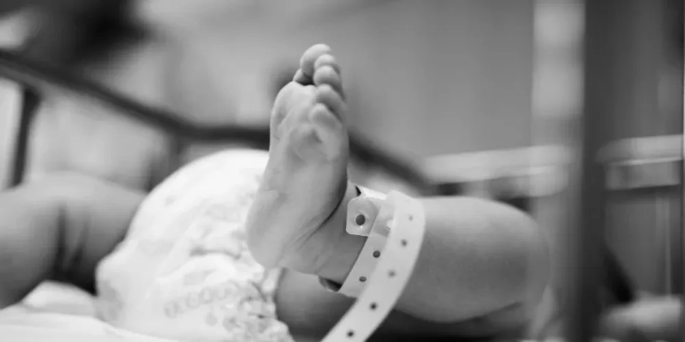 Testemunhas informaram que duas mulheres teriam sido responsáveis pelo abandono do corpo