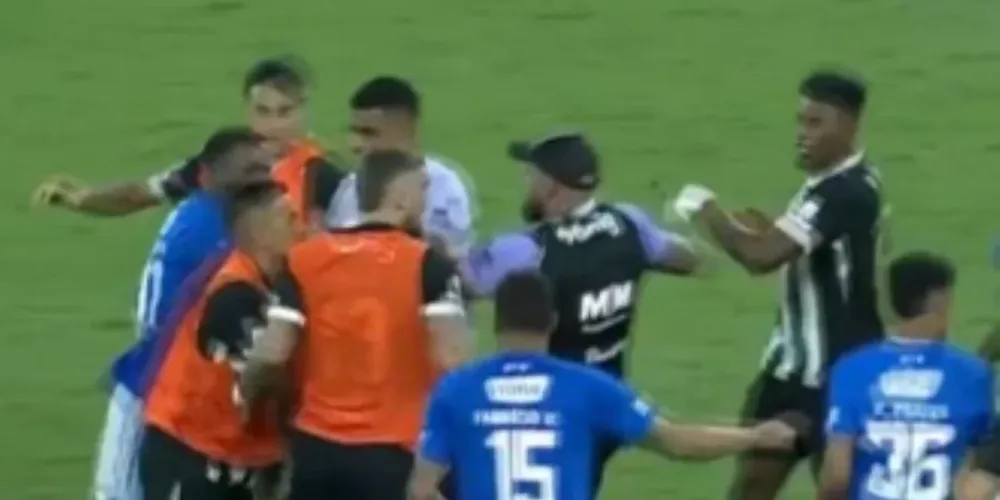 Matheus Candançan, árbitro da partida, destacou a origem da confusão após Everson agredir Christian