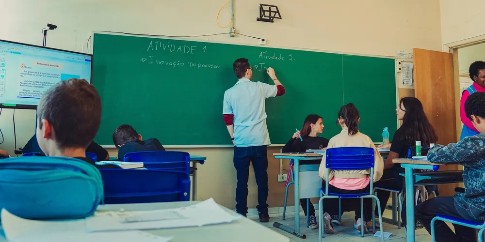 Em janeiro, 5,4 mil servidores terão progressão de carreira no Paraná