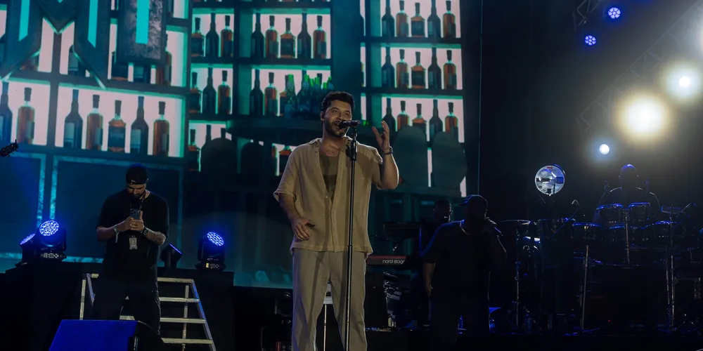 Murilo Huff e a dupla paranaense Léo e Raphael levaram 35 mil pessoas para a arena montada no Centro de Eventos Marisol