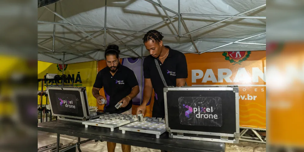 A estreia também conta com participação especial do Zeeba