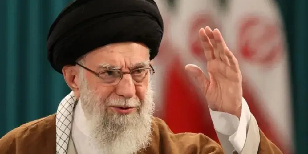 Líder supremo do Irã, Ali Khamenei, morto após ataques realizados pelos Estados Unidos e Israel