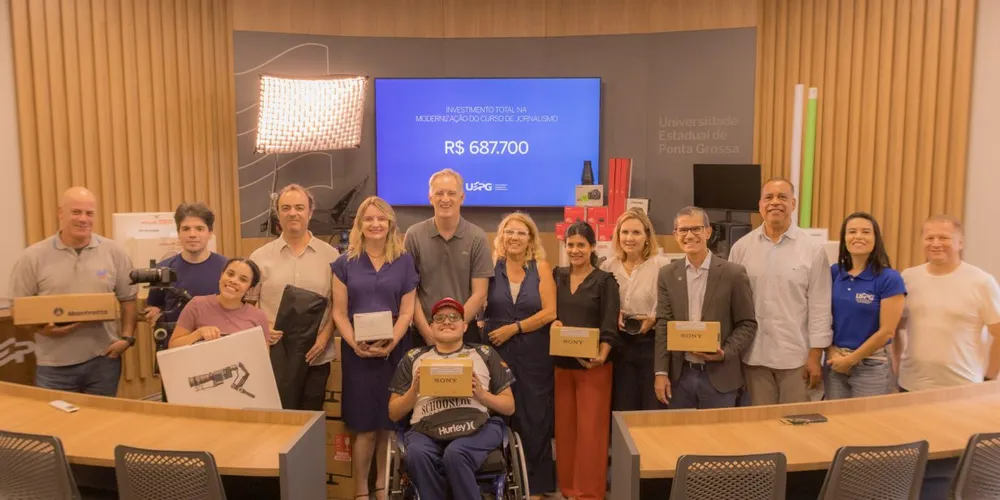 Na segunda fase, entregue no início de 2026, o curso foi contemplado com novos computadores, celulares, tablets, câmeras e diversos acessórios