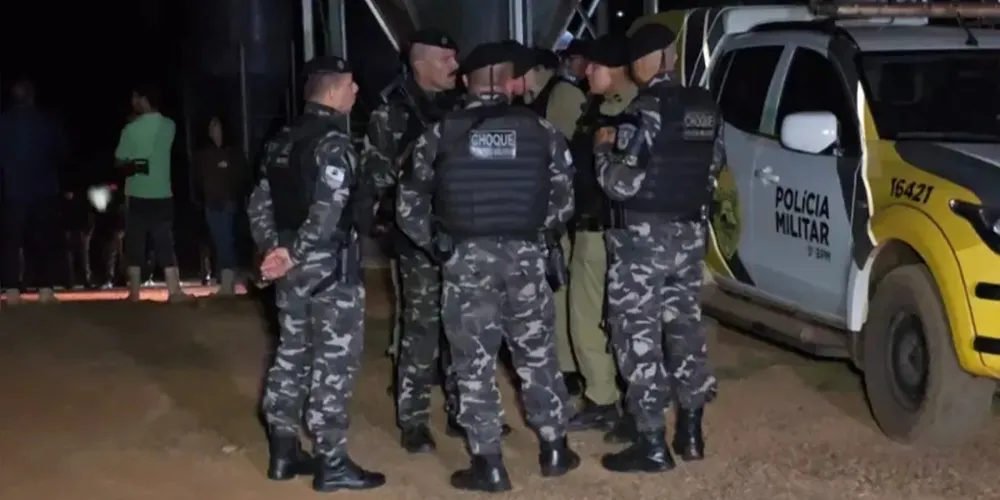 Equipes policiais foram mobilizaras ao local