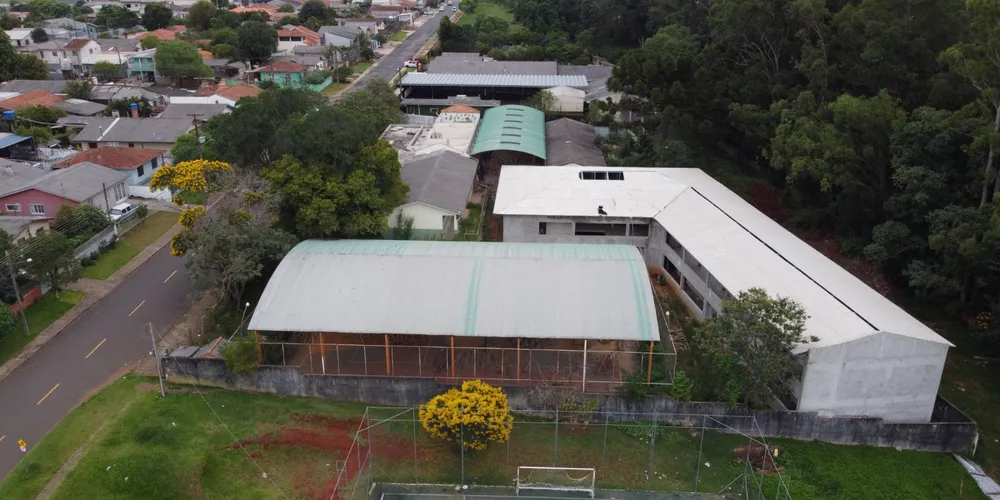 Atraso ocorreu na reforma e ampliação da Escola Municipal Dércia do Carmo Noviski, no Parque Tarobá