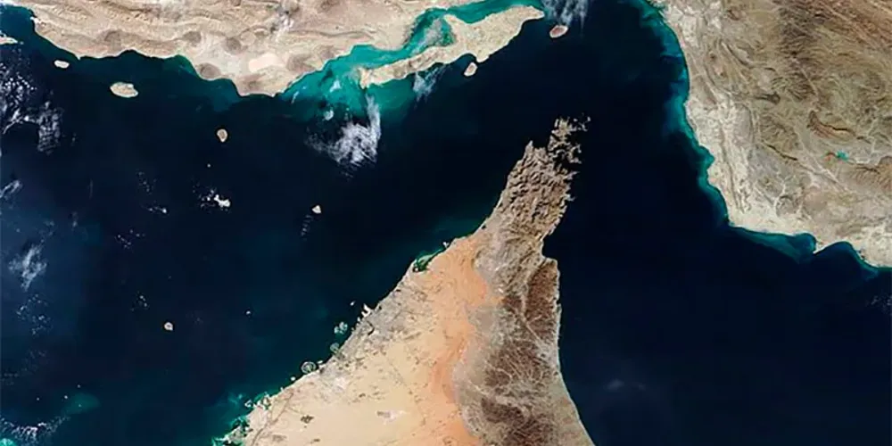 O Estreito de Ormuz é uma importante rota marítima que atravessa as águas territoriais do Irã e de Omã