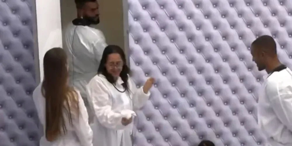 Ricardo, que ficou responsável por limpar a bagunça, acabou se sujando